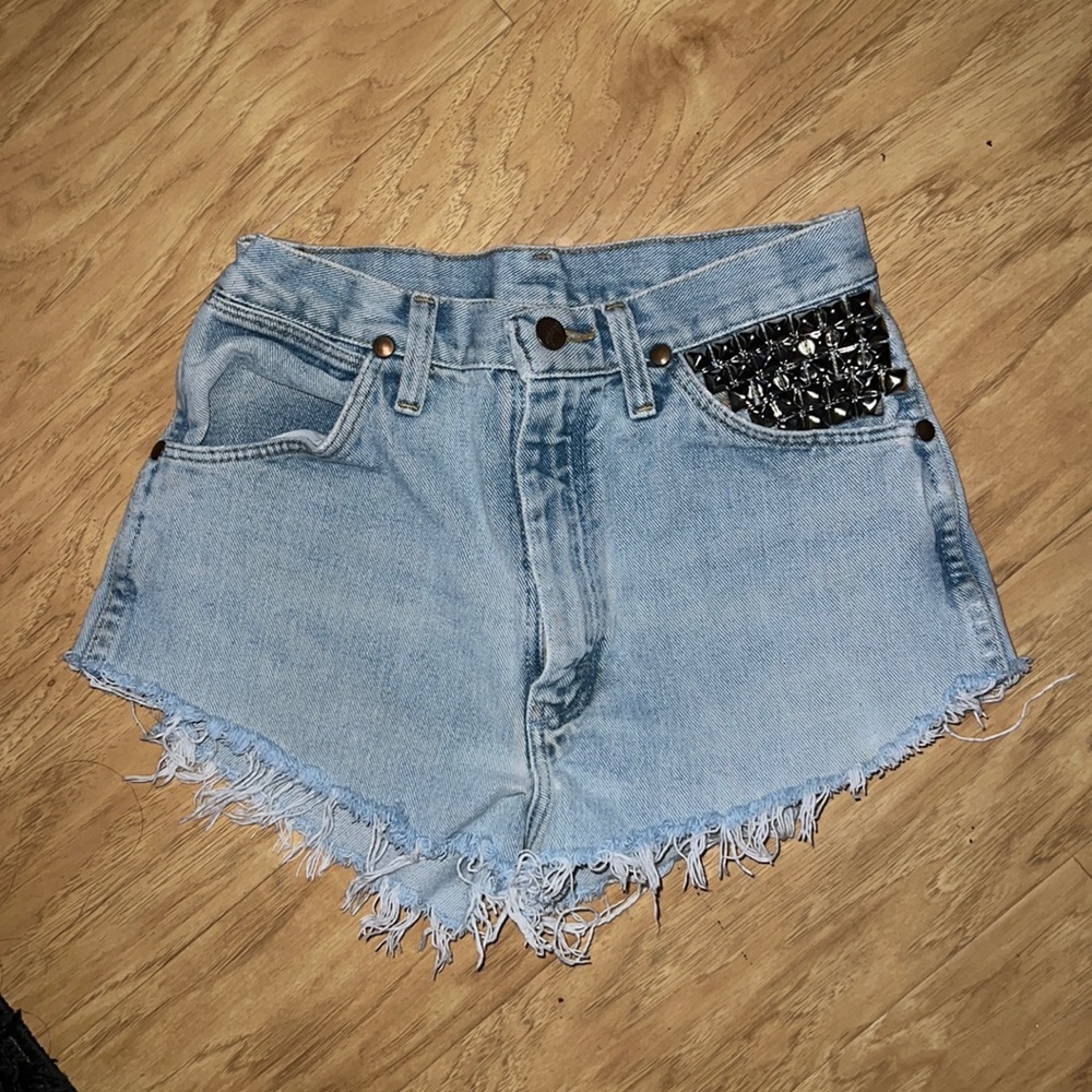 CUSTOM WRANGLER HIGH WAISTED JEAN SHORTS LIGHT DENIM COLOR WITH STUDDED POCKET